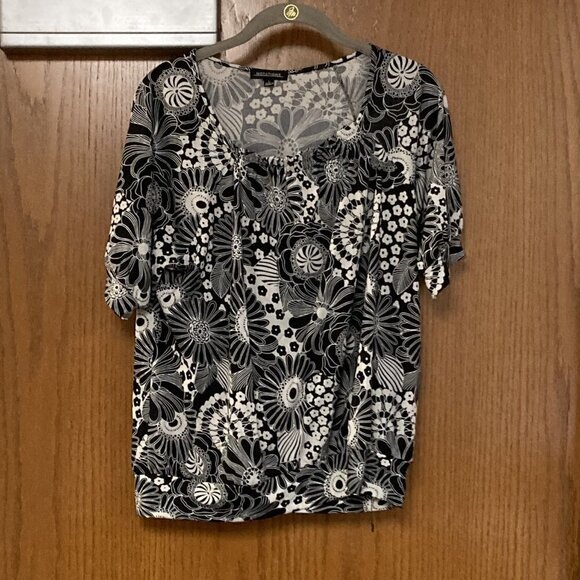Tops - Notations black and white flowers sz l